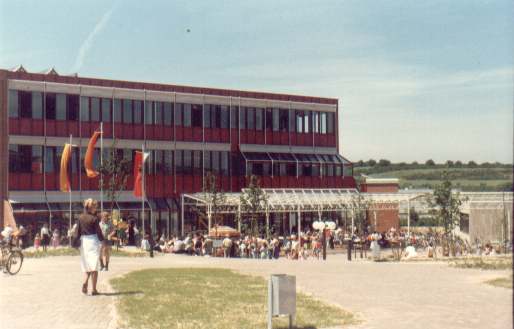 Eingang - kleine B&auml;ume